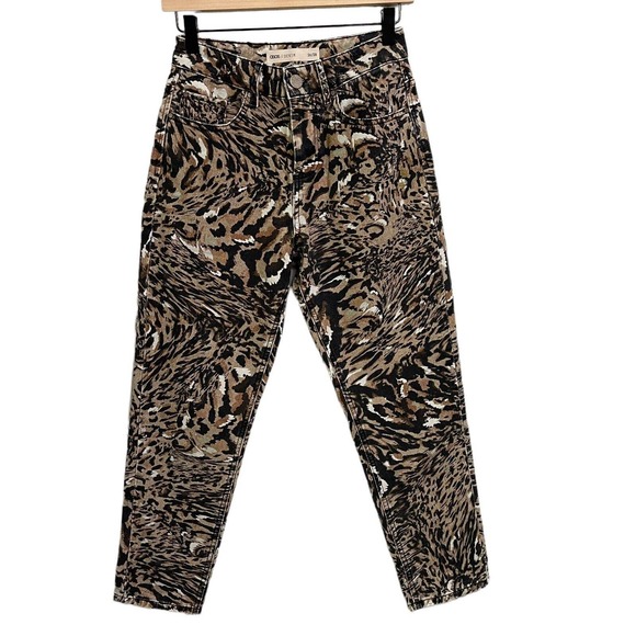 Women's ASOS DESIGN Ritson Rigid Mom Jeans in Abstract Leopard Print Size 26/28 - Picture 3 of 8